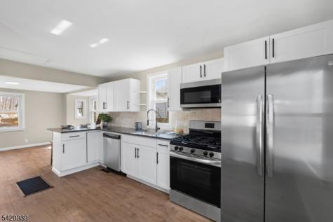23 Harriet Way Roxbury NJ 07850