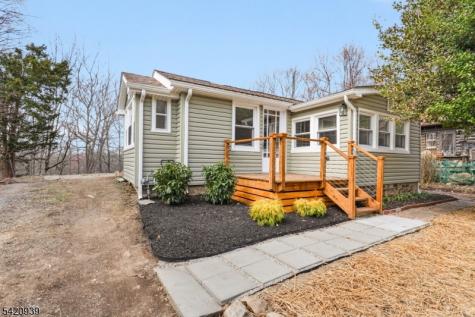 23 Harriet Way Roxbury NJ 07850