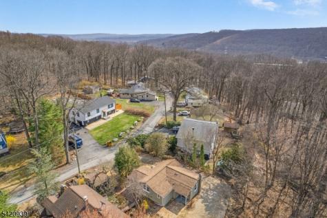 23 Harriet Way Roxbury NJ 07850