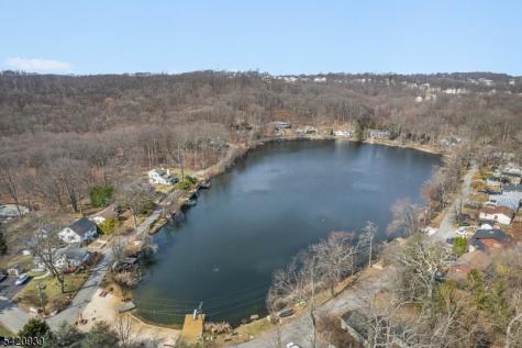 23 Harriet Way Roxbury NJ 07850