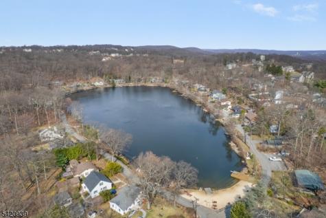 23 Harriet Way Roxbury NJ 07850