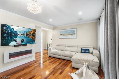 124 Crain Road Paramus NJ 07652