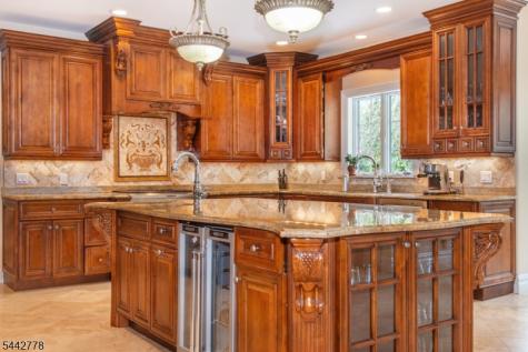 16 Cheri Lane Fairfield NJ 07004