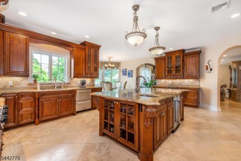 16 Cheri Lane Fairfield NJ 07004