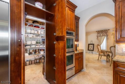 16 Cheri Lane Fairfield NJ 07004