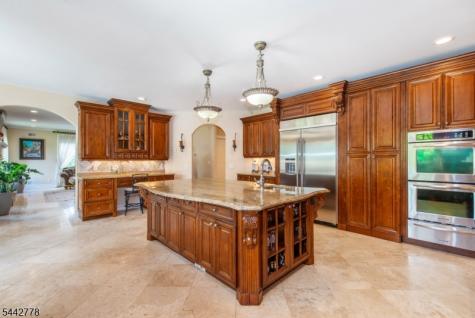 16 Cheri Lane Fairfield NJ 07004