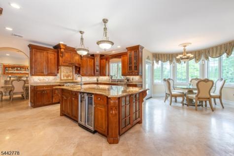 16 Cheri Lane Fairfield NJ 07004