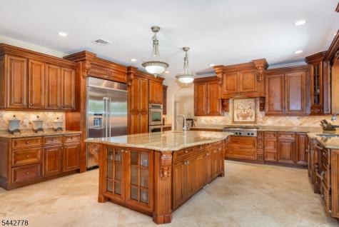 16 Cheri Lane Fairfield NJ 07004