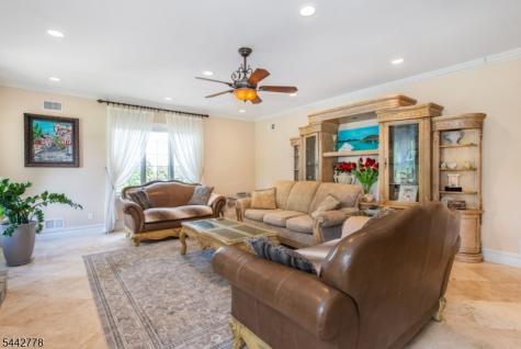 16 Cheri Lane Fairfield NJ 07004