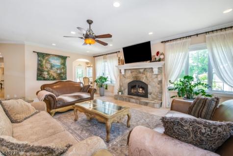16 Cheri Lane Fairfield NJ 07004