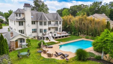 16 Cheri Lane Fairfield NJ 07004