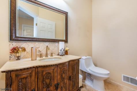 16 Cheri Lane Fairfield NJ 07004