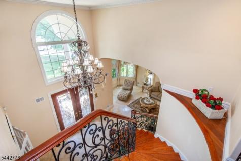 16 Cheri Lane Fairfield NJ 07004