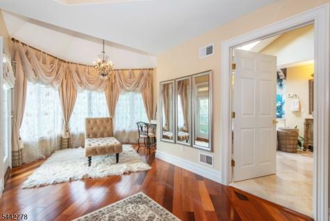 16 Cheri Lane Fairfield NJ 07004