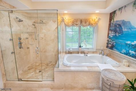 16 Cheri Lane Fairfield NJ 07004