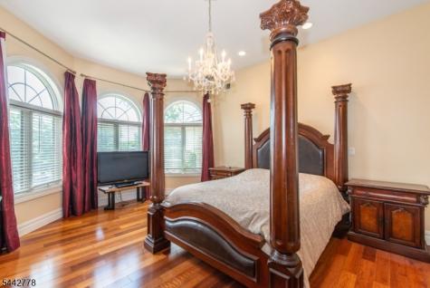 16 Cheri Lane Fairfield NJ 07004