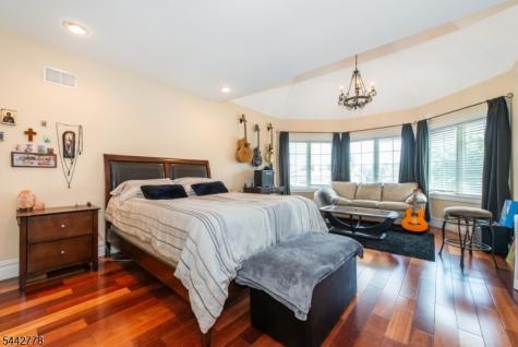 16 Cheri Lane Fairfield NJ 07004