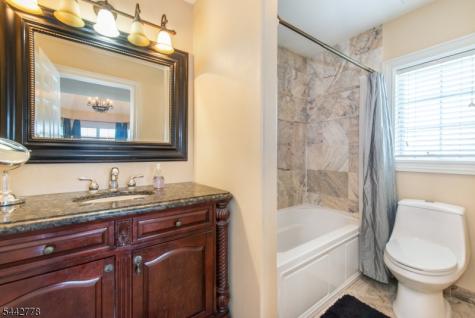 16 Cheri Lane Fairfield NJ 07004