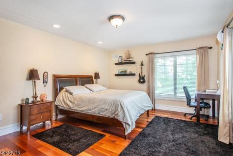 16 Cheri Lane Fairfield NJ 07004