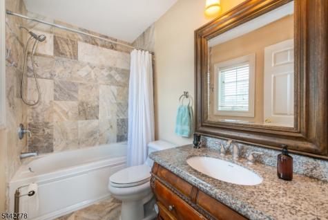 16 Cheri Lane Fairfield NJ 07004
