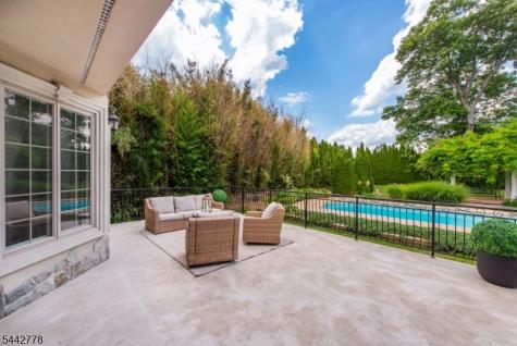 16 Cheri Lane Fairfield NJ 07004
