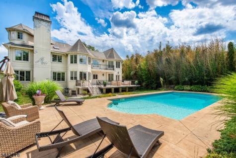16 Cheri Lane Fairfield NJ 07004