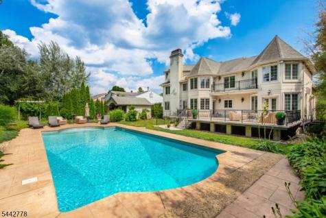 16 Cheri Lane Fairfield NJ 07004