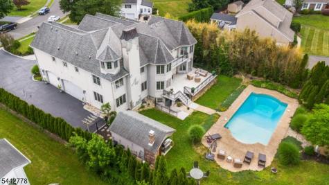 16 Cheri Lane Fairfield NJ 07004