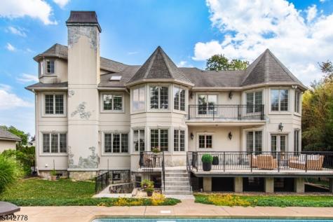 16 Cheri Lane Fairfield NJ 07004