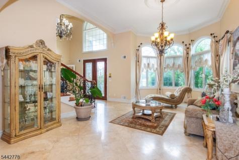 16 Cheri Lane Fairfield NJ 07004