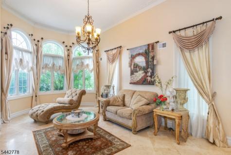 16 Cheri Lane Fairfield NJ 07004