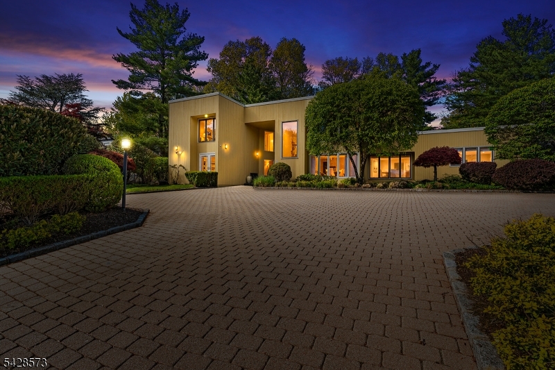 37 Hemlock Road Livingston NJ 07039