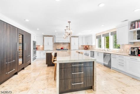37 Hemlock Road Livingston NJ 07039