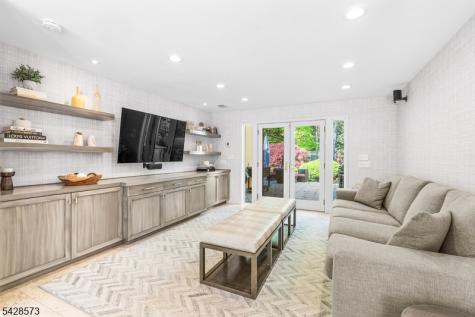 37 Hemlock Road Livingston NJ 07039