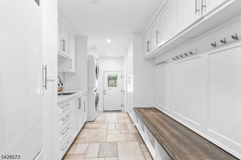 37 Hemlock Road Livingston NJ 07039