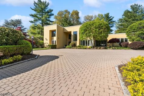 37 Hemlock Road Livingston NJ 07039