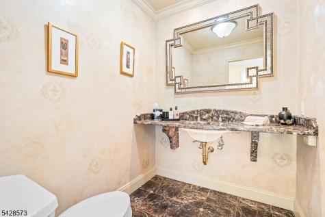 37 Hemlock Road Livingston NJ 07039