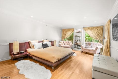 37 Hemlock Road Livingston NJ 07039