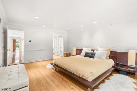 37 Hemlock Road Livingston NJ 07039