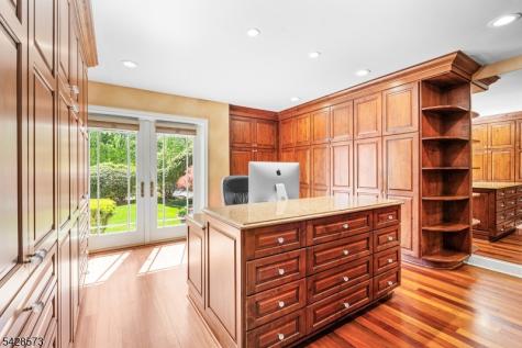 37 Hemlock Road Livingston NJ 07039