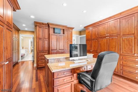 37 Hemlock Road Livingston NJ 07039