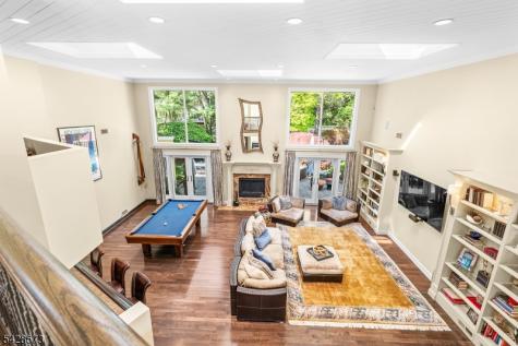 37 Hemlock Road Livingston NJ 07039