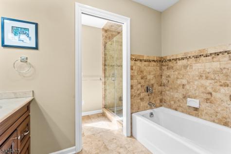 37 Hemlock Road Livingston NJ 07039