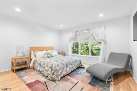 37 Hemlock Road Livingston NJ 07039