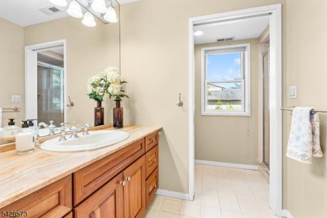 37 Hemlock Road Livingston NJ 07039
