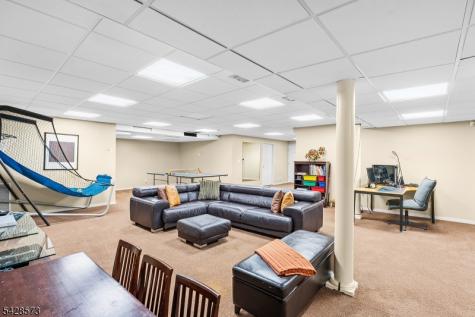 37 Hemlock Road Livingston NJ 07039