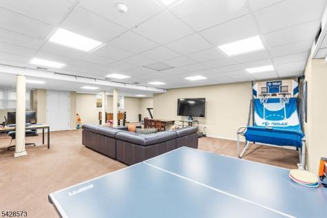 37 Hemlock Road Livingston NJ 07039
