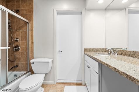 37 Hemlock Road Livingston NJ 07039