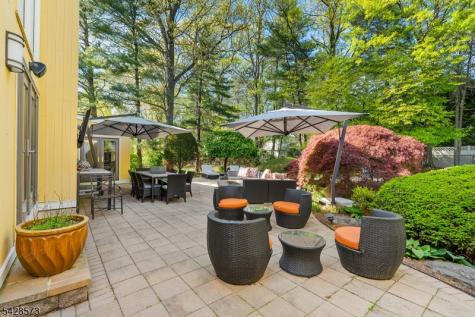37 Hemlock Road Livingston NJ 07039
