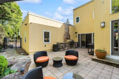 37 Hemlock Road Livingston NJ 07039